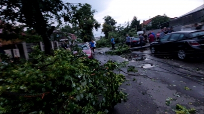 FOTO/VIDEO | Prăpăd în Galaţi, după furtuna de joi seară (UPDATE) – Monitorul de Galati – Ziar print si online