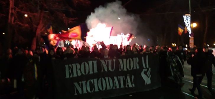 Eroii nu mor niciodata si pacat de sangele varsat. Suporterii i-au cinstit prin mars pe cei cazuti in Revolutia din Decembrie 89 de la Timisoara. Foto si video | OpiniaTimisoarei.ro