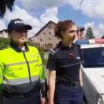 Doua politiste au imobilizat un individ agresiv care flutura o sabie si un cutit