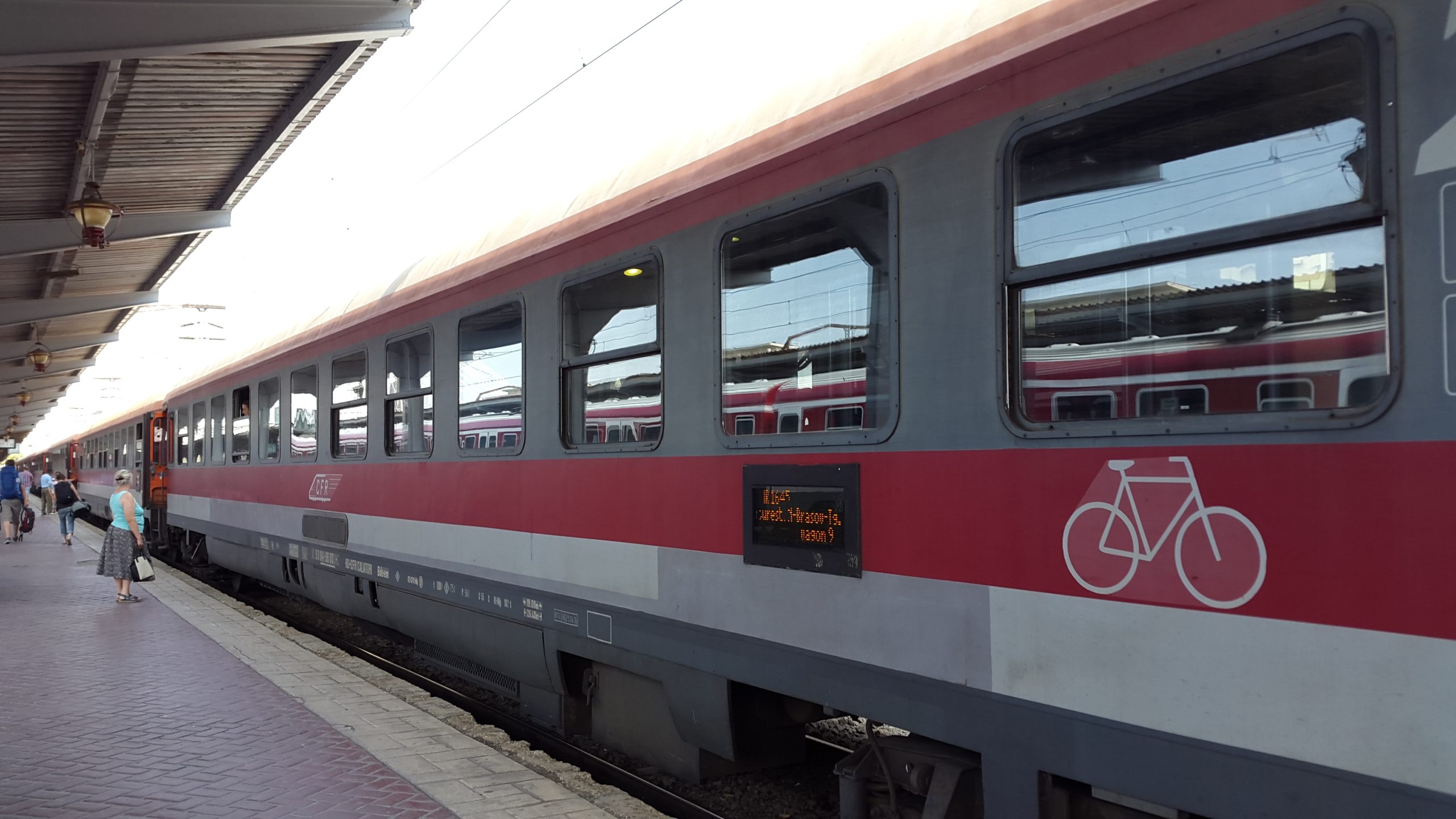 Tren de călători oprit din cauza unei defecţiuni – GAZETA de SUD