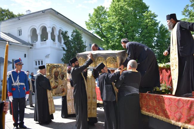 O icoană făcătoare de minuni a Maicii Domnului și moaștele a doi mari sfinți ocrotitori, scoase în procesiune – Jurnalul de Ilfov