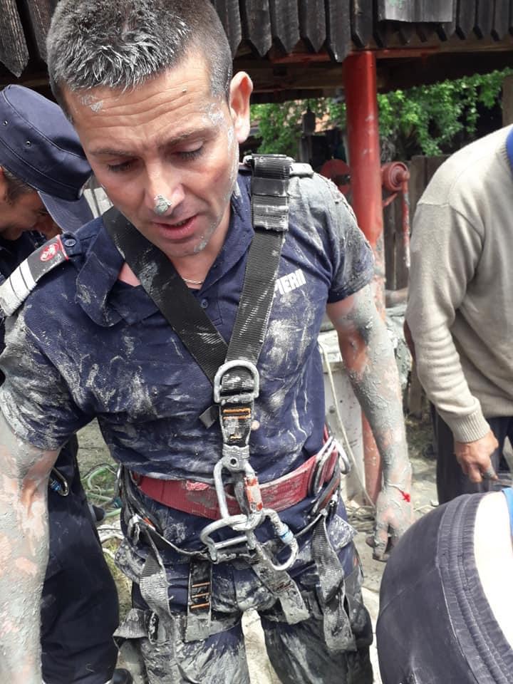 Bărbat salvat de pompieri, după ce a rămas blocat într-o fântână – GdS