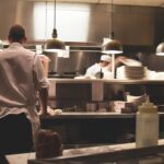 Peste 30% dintre angajații din restaurante își vor pierde locurile de muncă. Dacă restaurantele nu vor fi redeschise săptămâna viitoare, procentajul șomerilor va urca la 40%