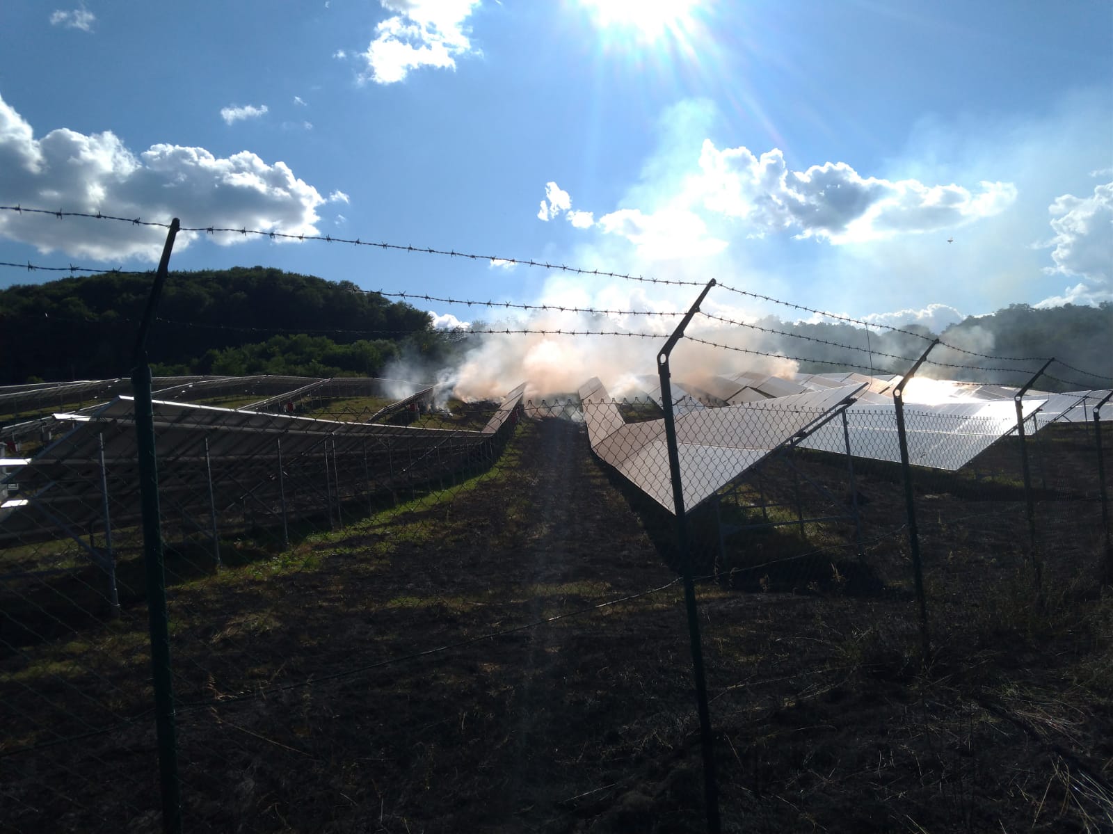 Vâlcea: Incendiu la un parc fotovoltaic – GAZETA de SUD