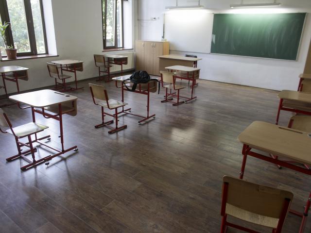 Proiect de lege: Elevii ar putea primi bani sub formă de tichete pentru plata cheltuielilor școlare, până în clasa a IV-a