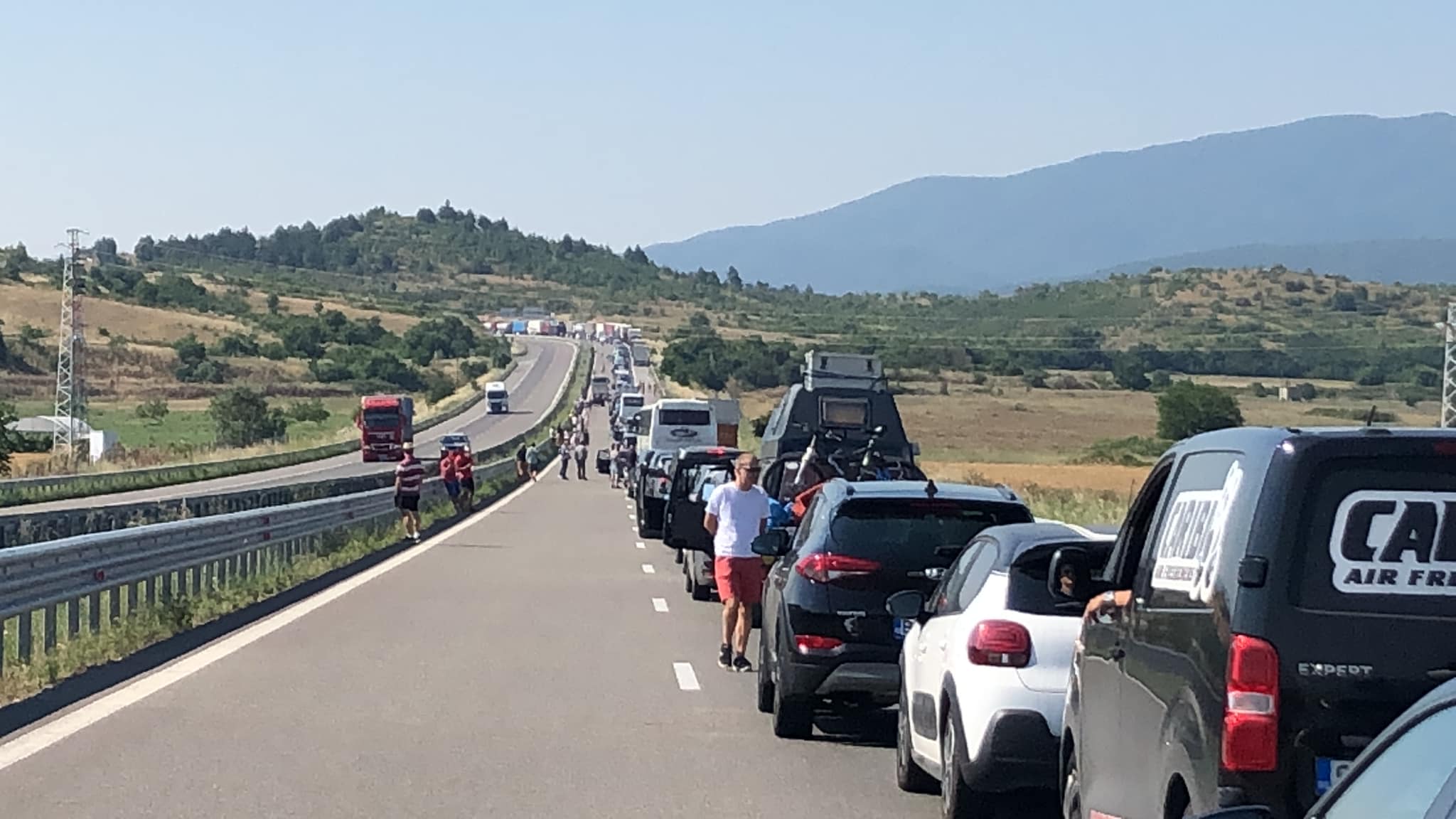 Concediu de coșmar: Turiști români nevoiți să repete testul COVID-19, la intrarea în Grecia