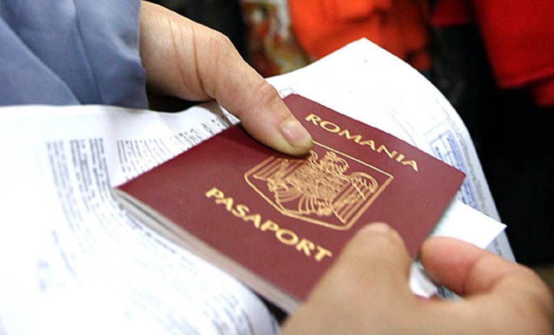 Guvern: Taxele pentru eliberarea şi schimbarea paşapoartelor sau a permiselor auto se pot plăti online