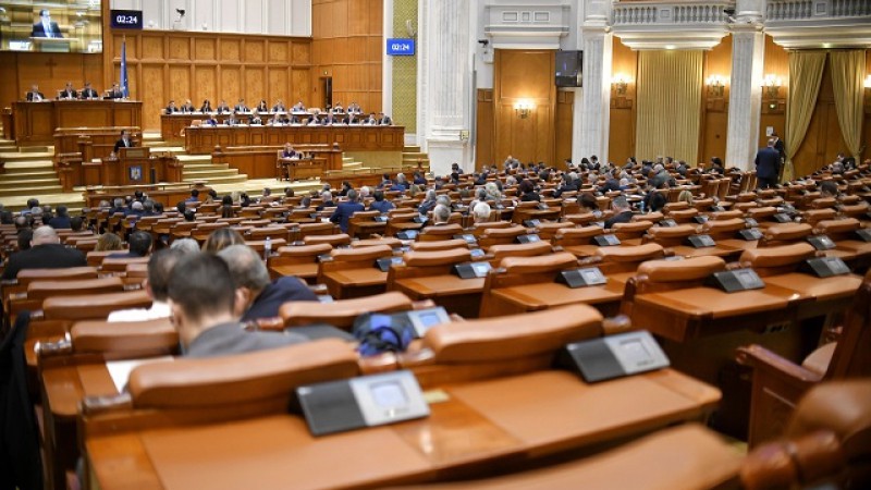 Şapte parlamentari PSD sau afiliaţi grupurilor social-democraţilor au lipsit de la şedinţa comună de plen