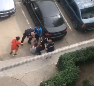 Scandal de proporţii între un suspect de COVID şi jandarmi (VIDEO) – Monitorul de Galati – Ziar print si online