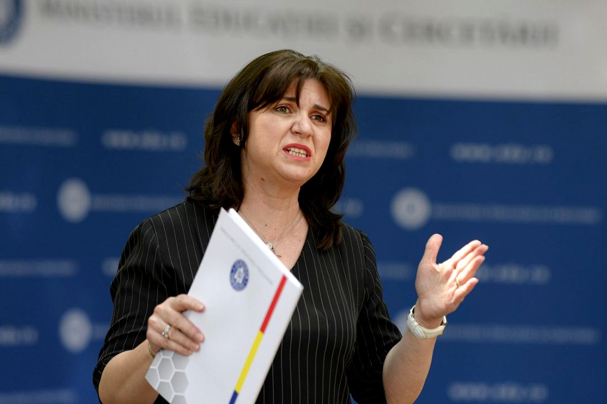 Demiterea ministrului Educației Monica Anisie este cerută de PSD premierului Orban: „Nu mai înțelege nimic din ce se întâmplă în jurul ei”