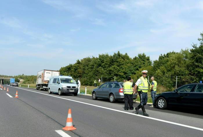 Camion frigorific încărcat cu imigranți în România, oprit pe o autostradă din Austria. Șoferul a fost arestat