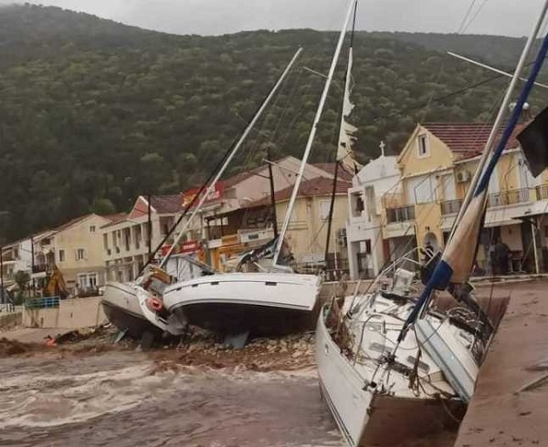 Aşa arată infernul: Grecia, lovită de un uragan rar. Sute de turişti români au trăit spaima vieţii: „Am crezut că vine sfârşitul lumii”