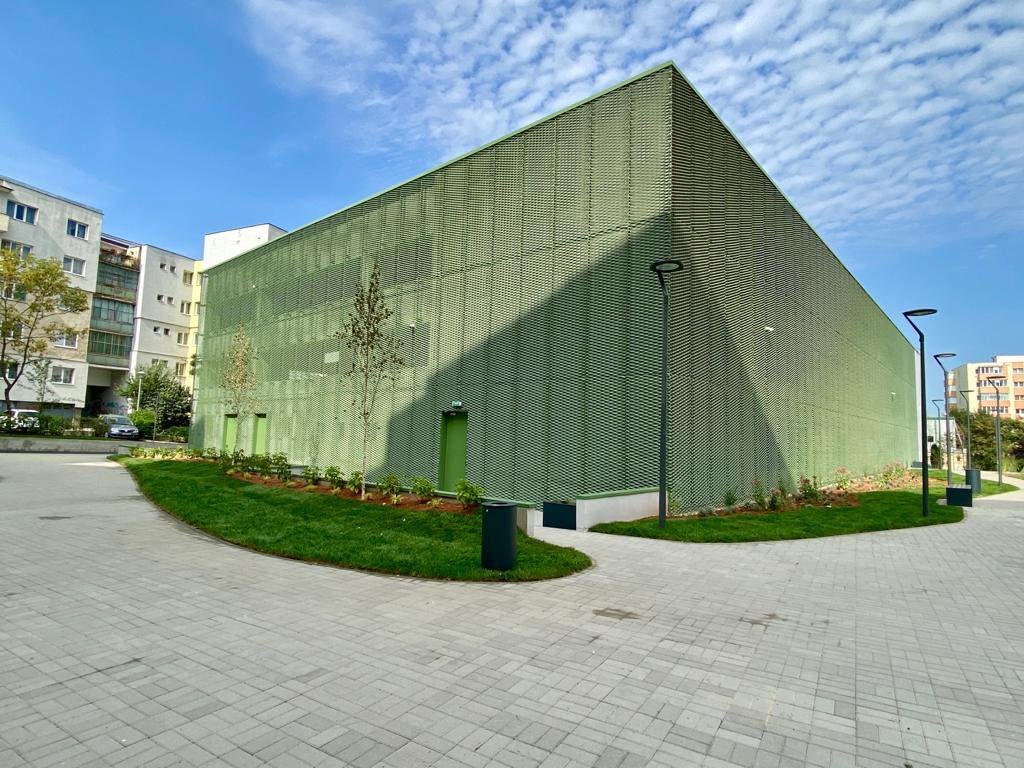 Al treilea parking (cu parc) finalizat în această toamnă
