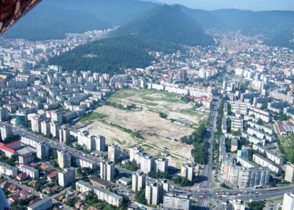 Speriați de gândul că fosta platformă IUS s-ar putea transforma în parc, austriecii de la Immofinanz au demarat refacerea documentațiilor pentru construirea unui ansamblu rezidențial – Biz Brasov