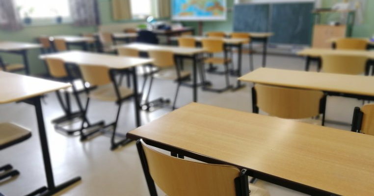 Câte școli au trecut la scenariul roșu în România după numai 10 zile de cursuri cu prezența în clase