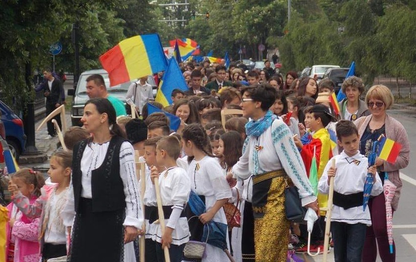 BURSELE ROMÂNI PENTRU ROMÂNI: Asociația Calea Neamului ne invită să punem mână de la mână pentru a-i ajuta pe elevii români să învețe carte în județele acaparate de UDMR