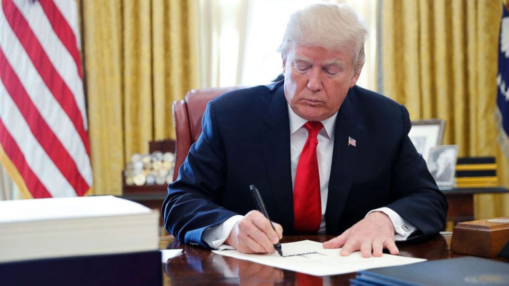 Donald Trump intenţionează să reducă şi mai mult numărul de refugiaţi primiţi în SUA