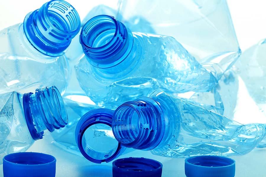 Enzima care mănâncă plastic: “Devorează” un PET în câteva zile