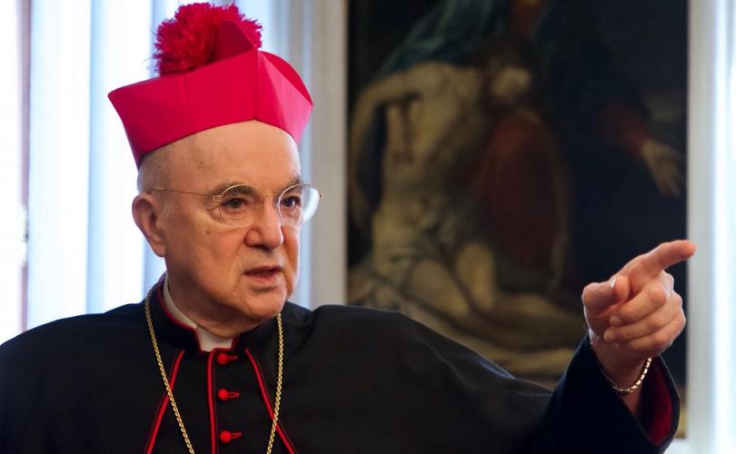 Război la Vatican. Arhiepiscop italian, reacție dură la declarațiile Papei privind homosexualii: „Cel care ar trebui să conducă Barca lui Petru a ales să se alăture Dușmanului, pentru a o scufunda!”