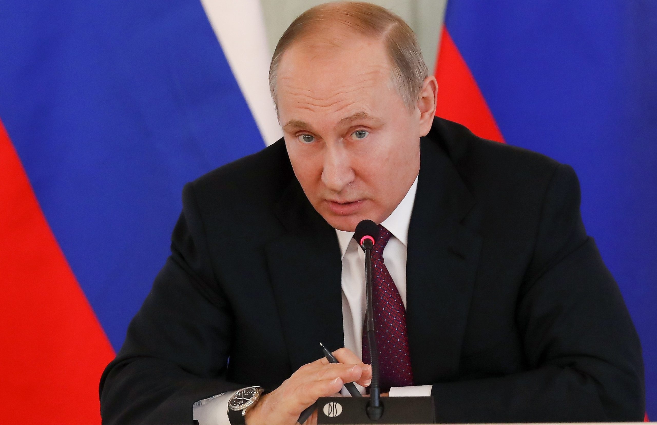 Putin a lăudat vaccinul rusesc, dar nu l-a făcut. Sputnik V e încă în teste, cu 2-3 luni în urma altor vaccinuri