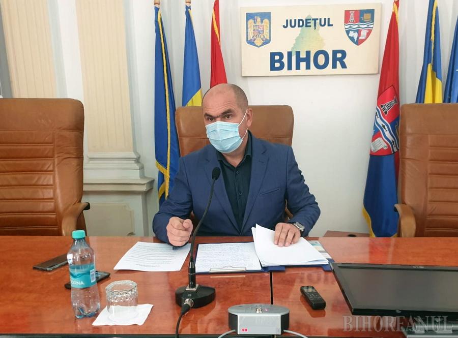 Ilie Bolojan dă afară jumătate din angajaţii Consiliului Judeţean Bihor. Unii nici nu aveau loc prin birouri (VIDEO)