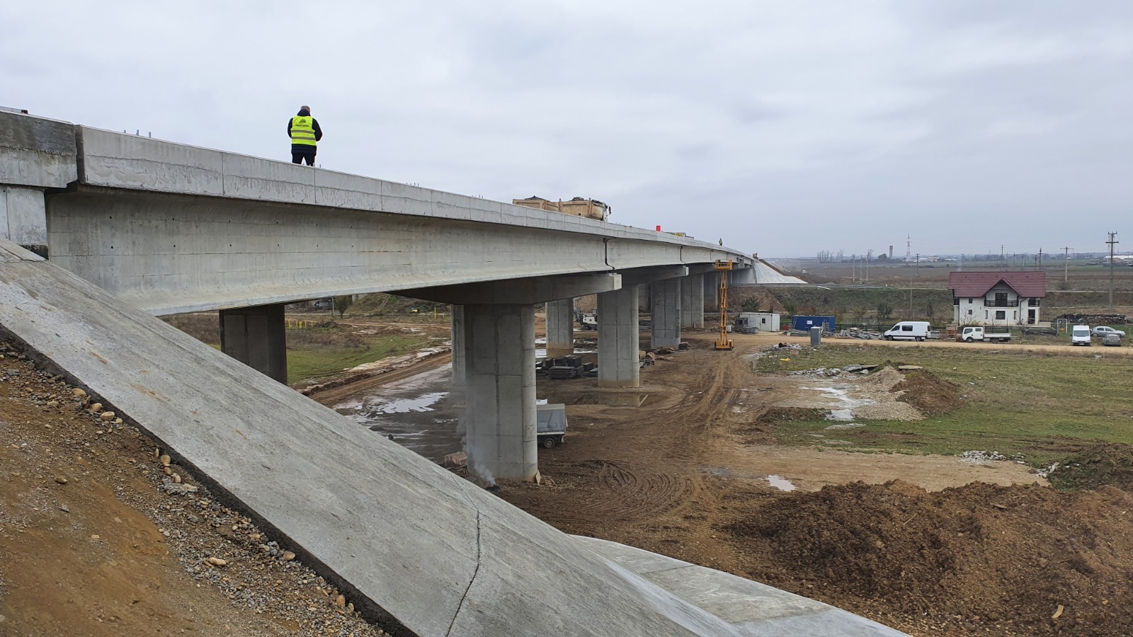 Primele teste de rezistență ale pasajului de 300 de metri de pe bucata de autostradă Râșnov – Cristian au fost trecute – Biz Brasov