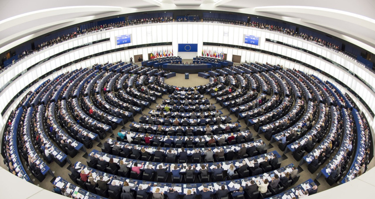 PE refuză să cedeze în faţa Ungariei şi Poloniei în chestiunea condiţionării fondurilor UE de respectarea statului de drept