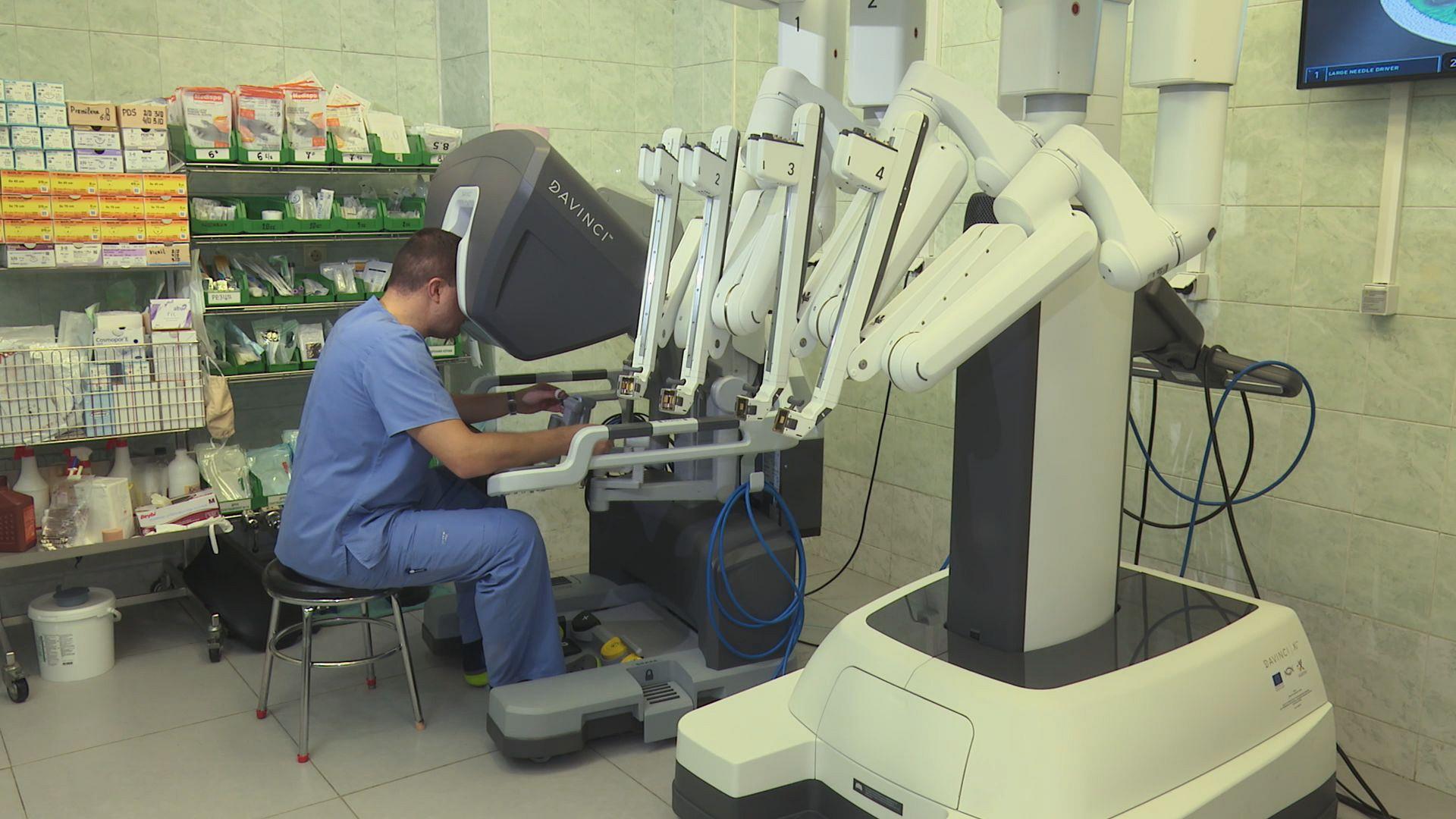 În această țară, roboții asistă medicii să efectueze intervențiile chirurgicale