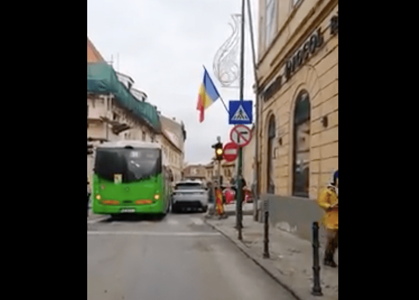 FOTO VIDEO După ce a blocat trei ore circulația pe str. N. Bălcescu, un constănțean s-a ales cu o amendă de 725 de lei – Biz Brasov