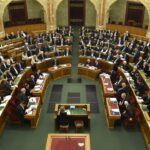 Ungaria: Parlamentul a aprobat legea care împiedică adopţiile de către cupluri de acelaşi sex