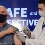 Vicepreşedintele american Mike Pence, vaccinat împotriva COVID-19 în direct la televiziune