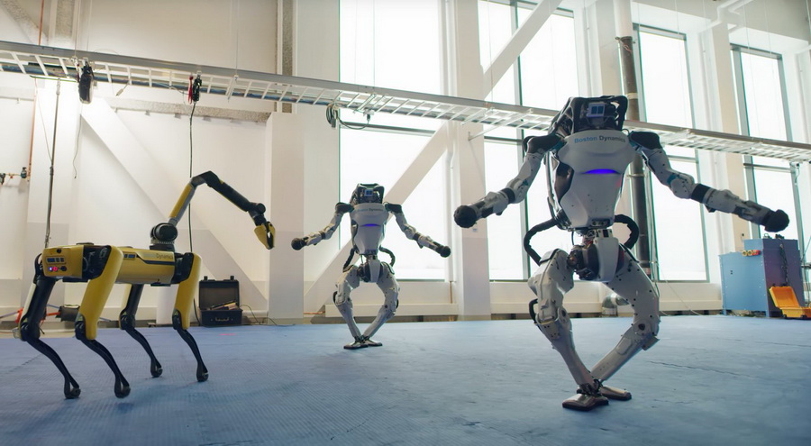 Mai bine ca oamenii! Dansul unor roboţi umanoizi cucereşte internetul (VIDEO)