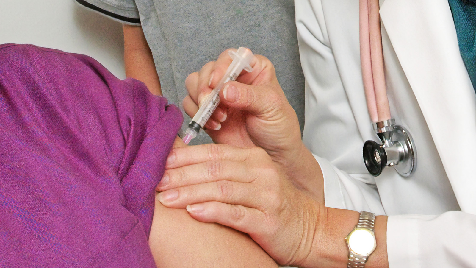 5 răspunsuri despre vaccin: cum funcționează, de ce a fost făcut atât de repede și care sunt efectele secundare