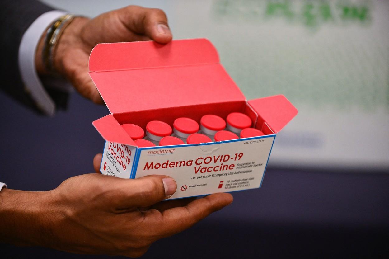Sute de doze din vaccinul anti-Covid Moderna, distruse după ce un angajat le-a scos intenționat din frigider