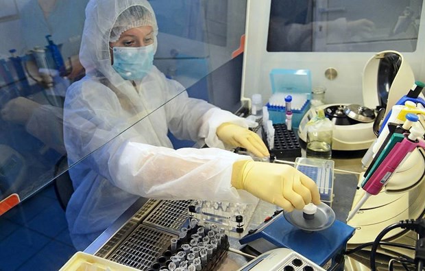 Coronavirus: Rusia a început testele clinice ale unui vaccin administrat într-o singură doză
