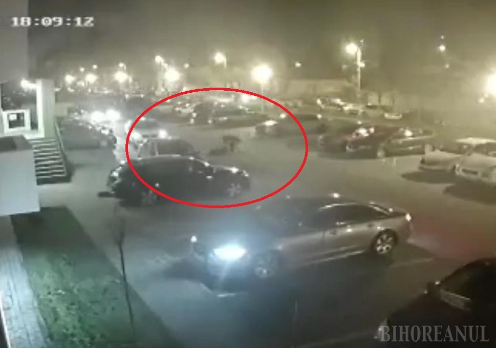 Filmare șocantă cu fostul șef al Poliției Locale Oradea înjunghiindu-și soția. Martorii nu au intervenit (VIDEO)