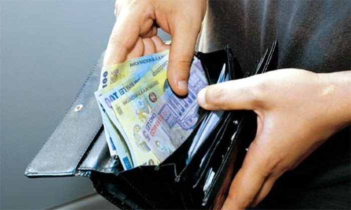 Cu cât va crește salariul minim de la 1 ianuarie 2022