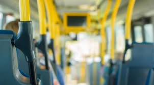 Olt: Pasageri şi şoferi de microbuze şi autobuze, amendaţi pentru că nu purtau masca de protecţie