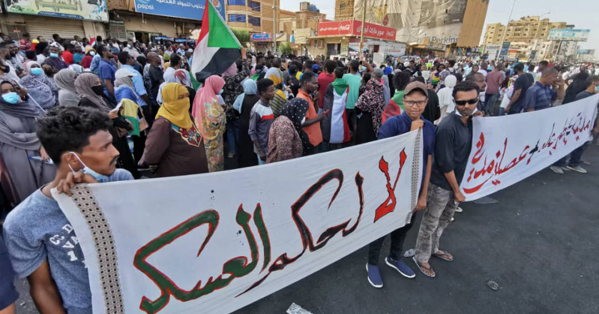 Sute de mii de oameni sfidează puterea militară și protestează în Sudan