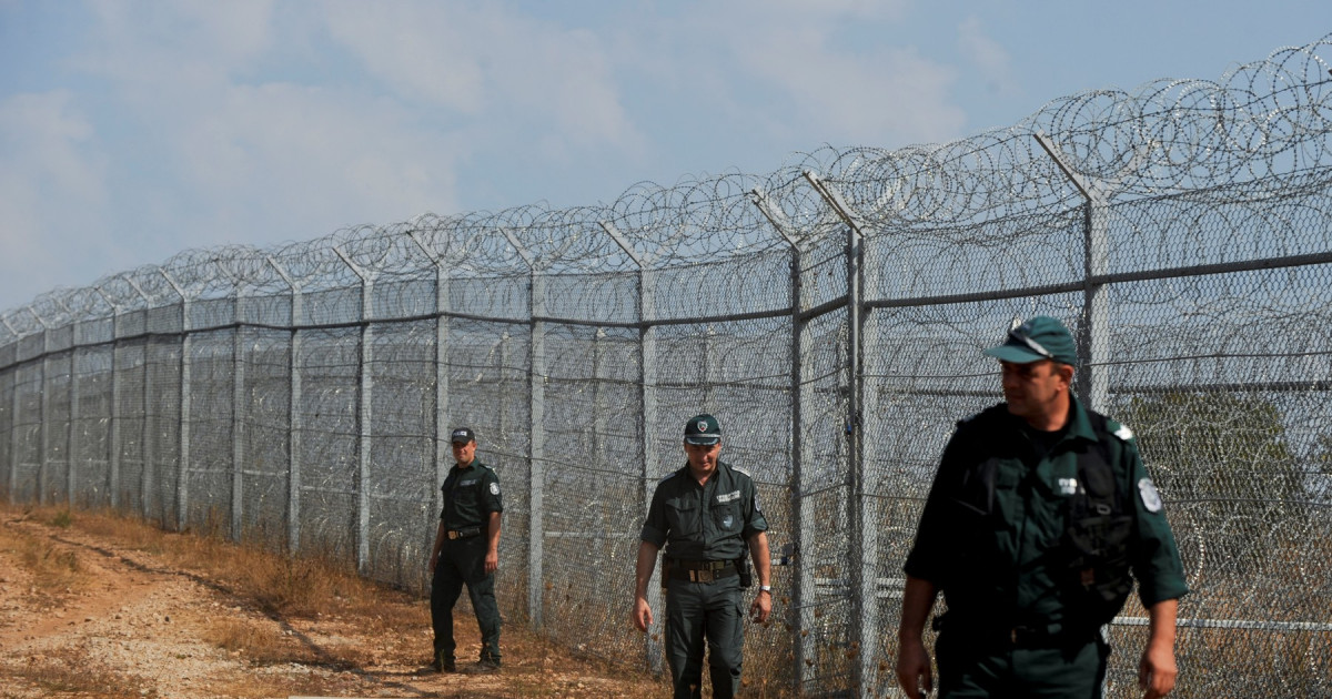 Bulgaria mobilizează sute de militari la granița cu Turcia, pentru oprirea imigranţilor