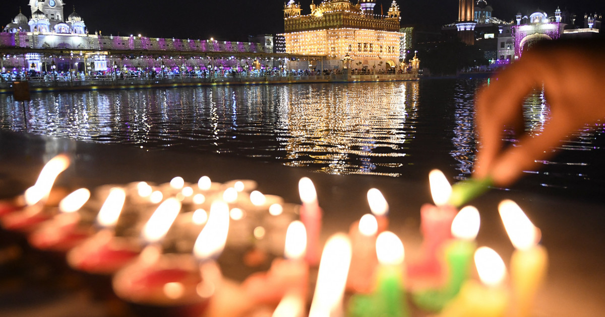 Festivalul luminilor în India. Milioane de oameni sărbătoresc Diwali, în timp ce avertismentele legate de Covid și de poluare cresc