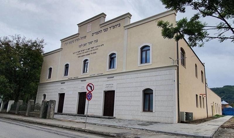 Sute de evrei hasidici au venit în România pentru a inagura la Sighetu Marmației una dintre cele mai mari sinagogi din Europa de Est