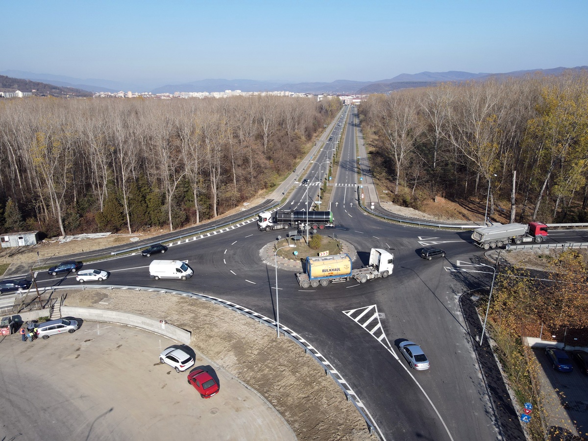 Lărgirea intersecţiei dintre străzile Ştrandului și Dem Rădulescu