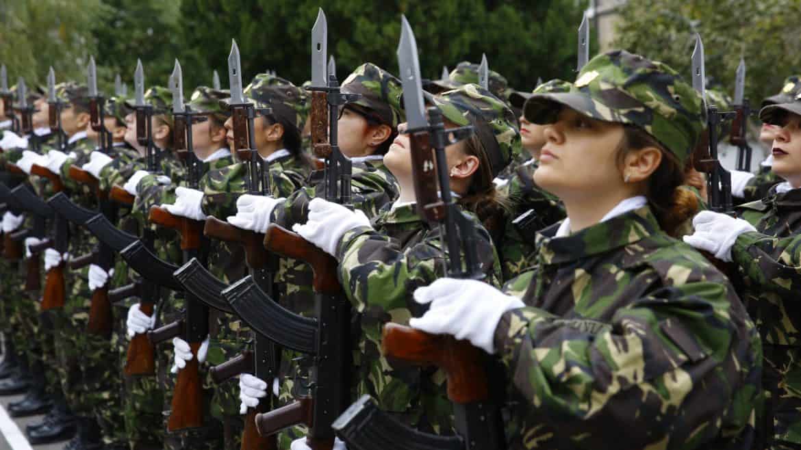 Se introduce din nou stagiul militar în România!
