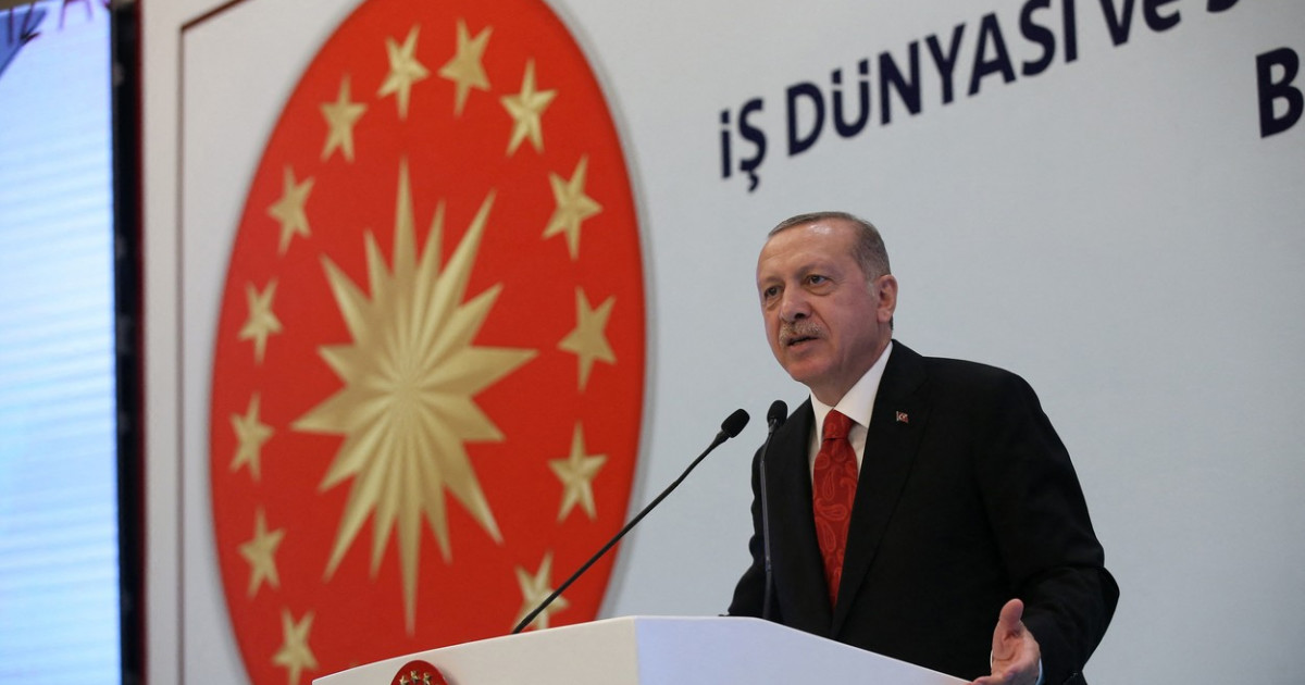 Turcia se află pe marginea prăpastiei. Lira riscă să se deprecieze și mai mult