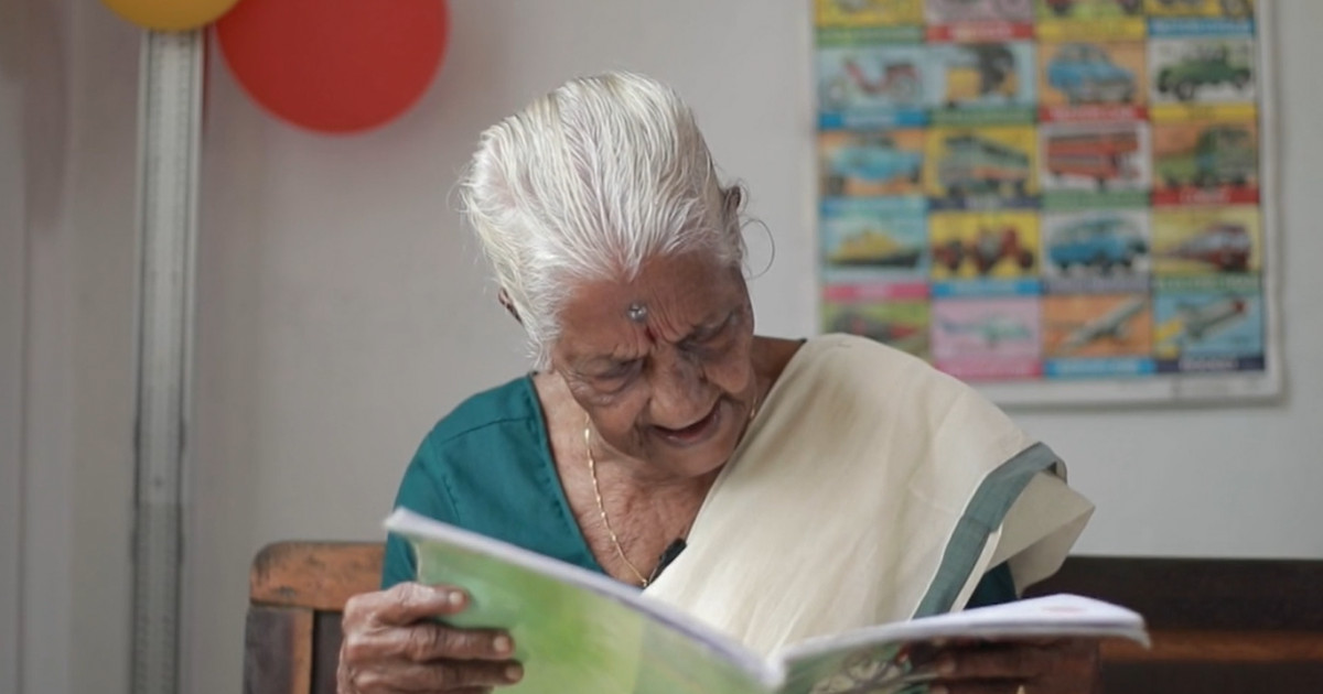 VIDEO. Femeia care a învățat să scrie și să citească la 104 ani