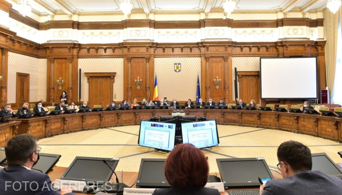 UPDATE: Deputaţii şi senatorii au aprobat, miercuri noaptea, în şedinţa plenului reunit, proiectul de buget pe anul 2022 / LIVE TEXT / VIDEO