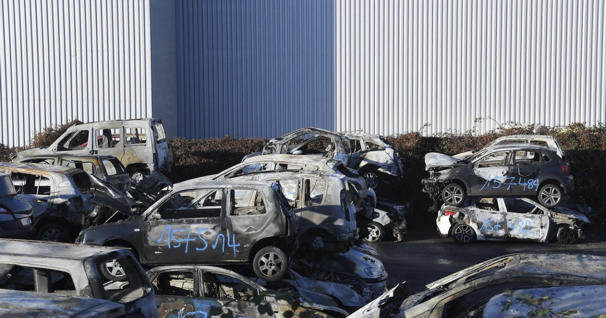 Revelion 2022 în Franța. Aproape 900 de mașini au fost incendiate și peste 400 de persoane au fost arestate