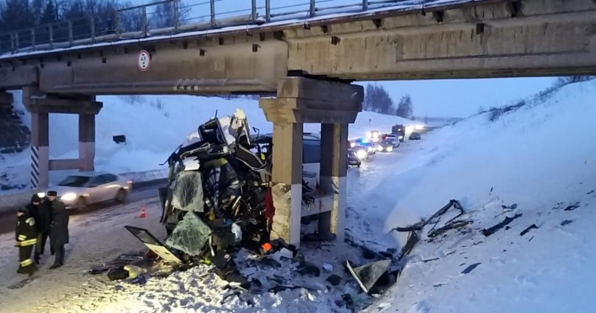 Cinci oameni au murit într-un grav accident de autobuz, la sud de Moscova. Alte 21 de persoane sunt rănite