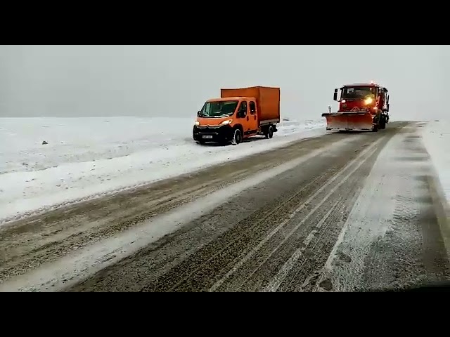 (VIDEO) Şase utilaje de deszăpezire intervin la Rânca